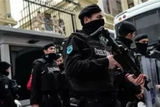 خلال 60 ثانية.. 7 ملثمين يستولون على 20 مليون ليرة في إسطنبول!