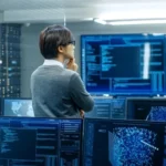 10 تخصصات تقودك لراتب الـ 100 ألف