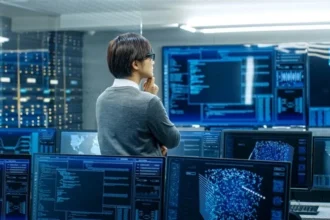 10 تخصصات تقودك لراتب الـ 100 ألف