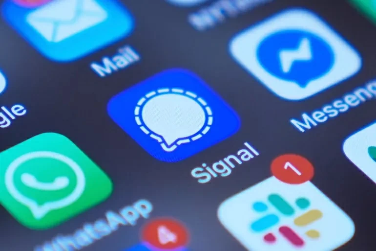 الاستخبارات الروسية تخترق «واتساب» و«سيغنال»