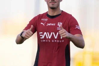 «يوسف أكتشيتشيك» يترك الهلال ويغادر إلى باريس