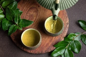 هل تعرف الأطعمة التي تتفاعل مع الشاي الأخضر وتضر صحتك؟