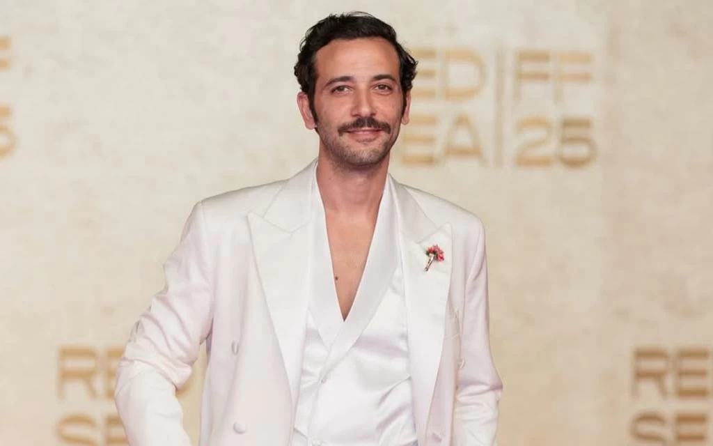 كريم قاسم لـ«عكاظ»: استلهمت ملامح شخصيتي في مسلسل «مناعة» من نجوم الثمانينات