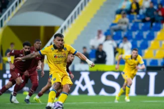 صراع الهروب بين ضمك والنجمة.. والخلود يهدد الحزم