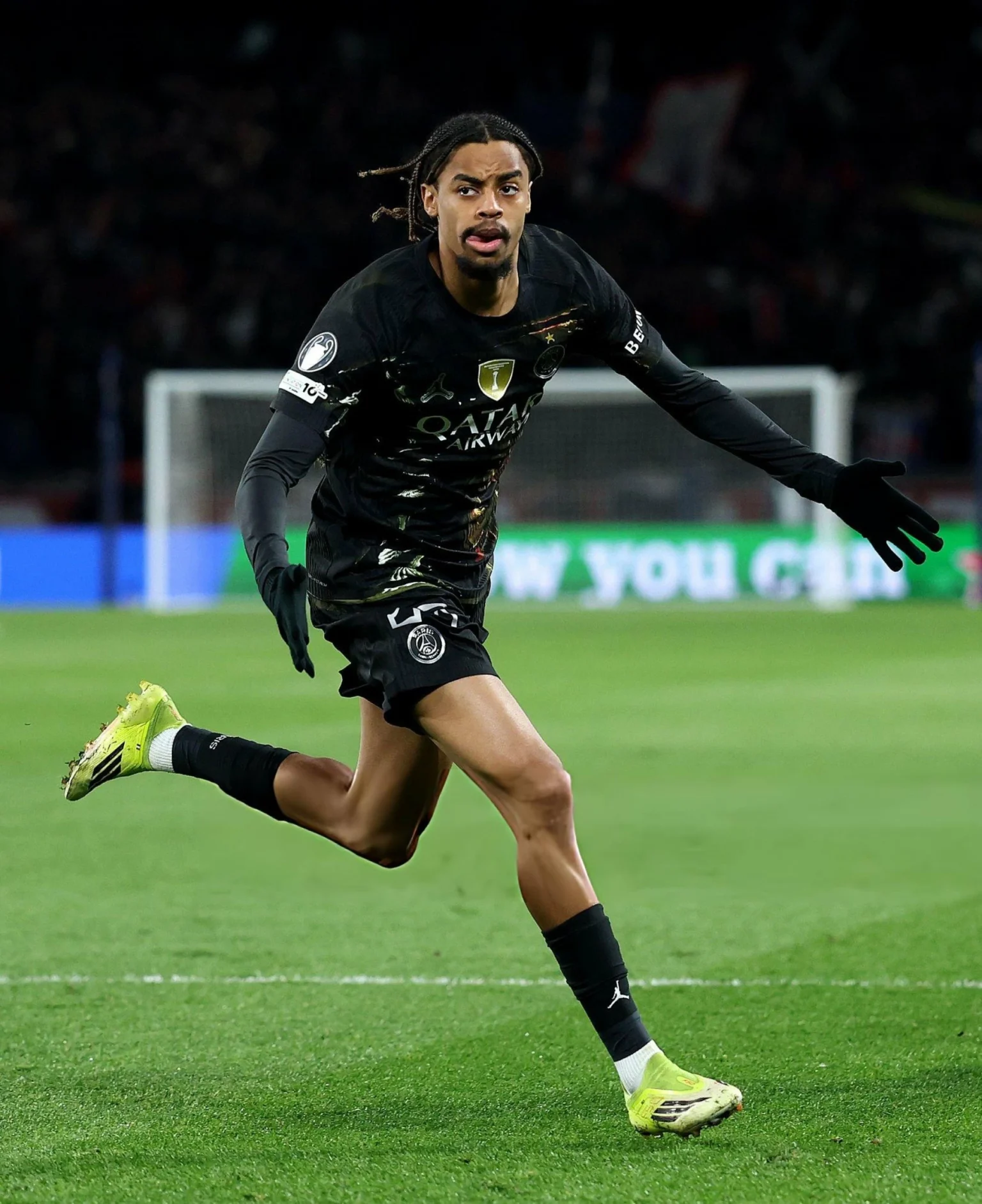 بخماسية في «تشيلسي».. سان جيرمان يضع قدماً في دور الثمانية الأوروبي