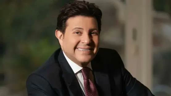 نقابة المهن الموسيقية تعلن سفر هاني شاكر إلى فرنسا لاستكمال الفحوصات الطبية