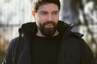 الموت يفجع الفنان السوري فهد القصير في والدته