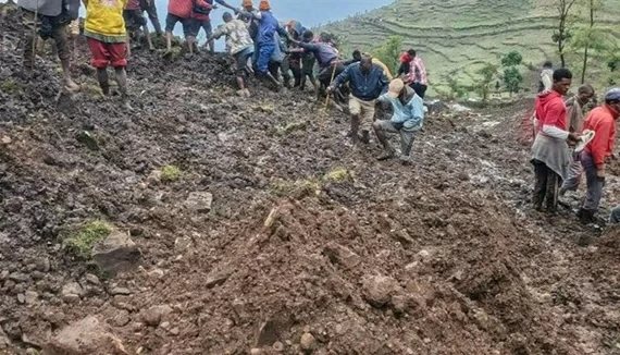 كارثة في إثيوبيا.. انهيارات أرضية تقتل 52 شخصاً وتترك 125 مفقوداً