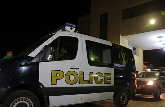 شقيق فنانة شهيرة يُضبط بمخدرات وسلاح.. و«النيابة» تخلي سبيله