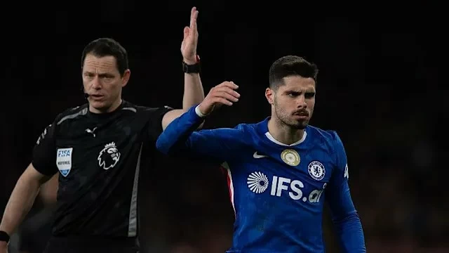 إيقاف نجم تشيلسي بيدرو نيتو وتغريمه 70 ألف جنيه إسترليني