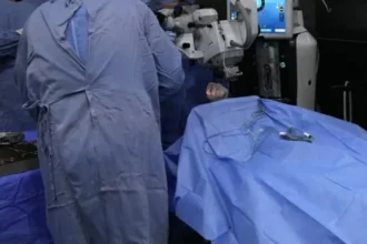 امرأة تتعرض لعملية جراحية كانت مخصصة لرجل آخر