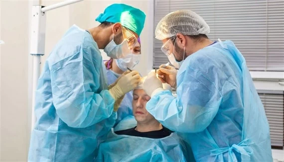 الصين تتصدر سباق «شرائح الدماغ».. أول زرعة تجارية لعلاج الشلل