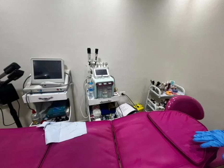 انتحال صفة طبيب.. السلطات المصرية تُعلق عيادة «ندوش» للتجميل بالقاهرة