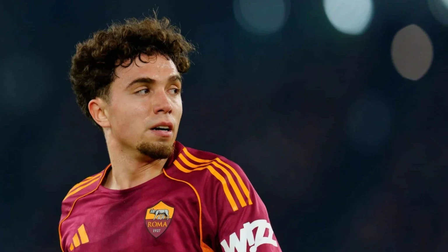 عصابة مسلحة تقتحم منزل لاعب روما نائل العيناوي