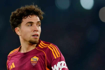 عصابة مسلحة تقتحم منزل لاعب روما نائل العيناوي