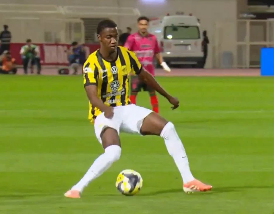 الرباط الصليبي ينهي مشوار «دومبيا» مع الاتحاد