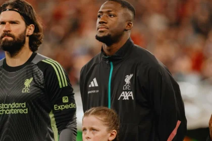 ليفربول يقف مع كوناتي ضد «العنصرية»