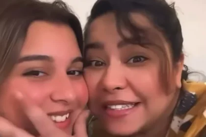 بعد غياب عام.. شيرين عبد الوهاب تعود للظهور برفقة ابنتها وتطمئن جمهورها