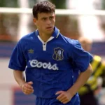 فضيحة تهز الكرة الإنجليزية.. نجم تشيلسي السابق في قبضة الشرطة