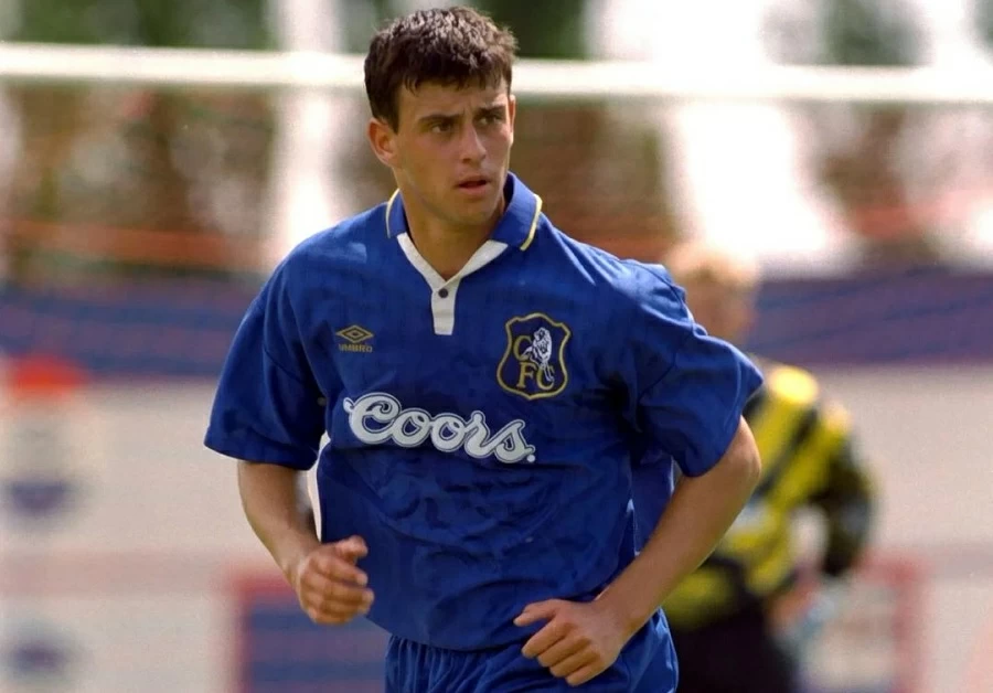 فضيحة تهز الكرة الإنجليزية.. نجم تشيلسي السابق في قبضة الشرطة