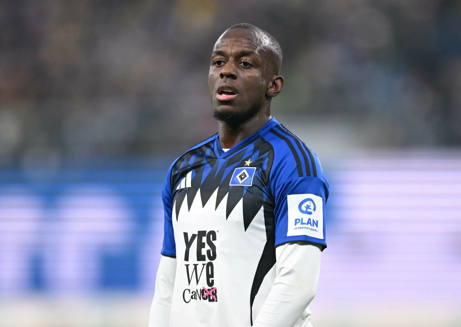 هامبورغ يعاقب نجمه بطريقة غير مسبوقة هامبورغ يعاقب نجمه بطريقة غير مسبوقة