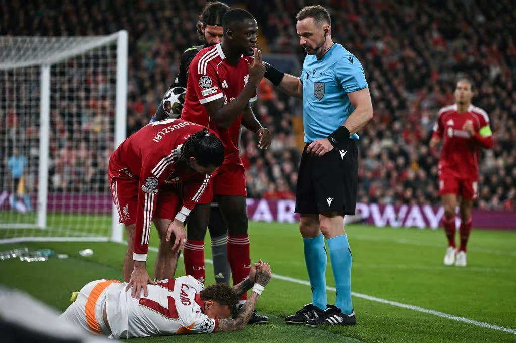 بتر إبهام نجم غلطة سراي يُشعل أزمة قانونية مع ليفربول