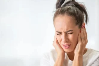 برنامج إلكتروني يخفف القلق والاكتئاب المرتبطين بطنين الأذن