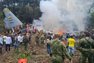 كارثة جوية في كولومبيا.. 66 قتيلاً إثر تحطم طائرة عسكرية بعد الإقلاع