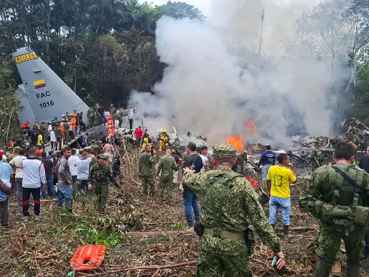 كارثة جوية في كولومبيا.. 66 قتيلاً إثر تحطم طائرة عسكرية بعد الإقلاع