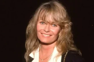 «باركنسون» يهزم نجمة سوبرمان !