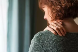 عرض بسيط لا تتجاهله.. ألم الكتف قد يكون إنذاراً لمرض خطير