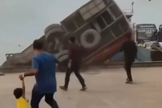 مصرع 18 شخصاً إثر سقوط حافلة في نهر ببنغلاديش