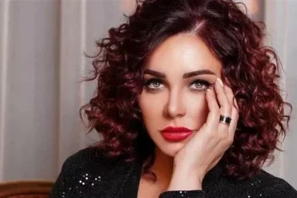 سلاف فواخرجي تفتح النار على منتقدي شائعة تجسيد شخصية أسماء الأسد