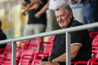 أسطورة ليفربول «توشاك» ينفي إصابته بمرض الخرف