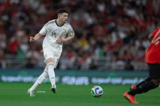 رئيس الهلال السابق يلتمس العذر للمنتخب ويوجه نقداً مبطناً لاتحاد القدم والجهاز الفني!