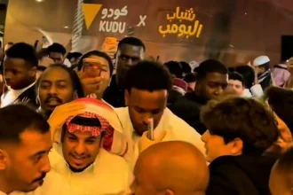 ازدحام وصور تذكارية.. أبطال «شباب البومب 3» يفاجئون جمهور جدة