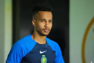 «غريب» بين البقاء أو الرحيل من النصر