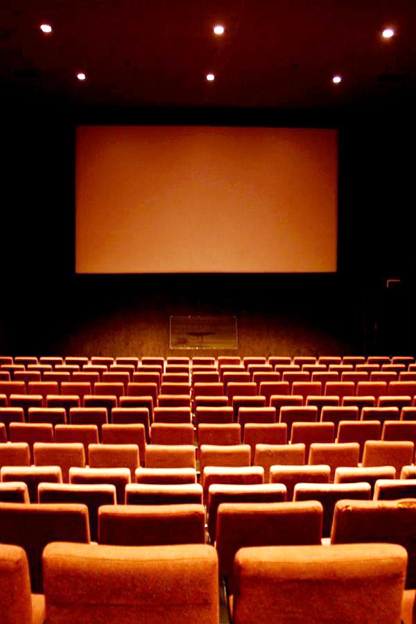 إلغاء عروض النهار يربك السينما المصرية