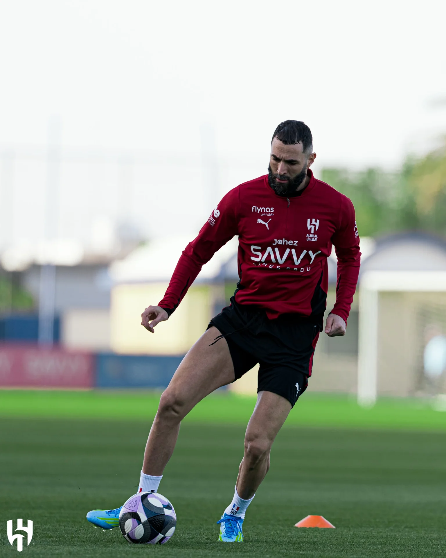 بنزيما يتدرب على أنغام الموسيقى بنزيما يتدرب على أنغام الموسيقى