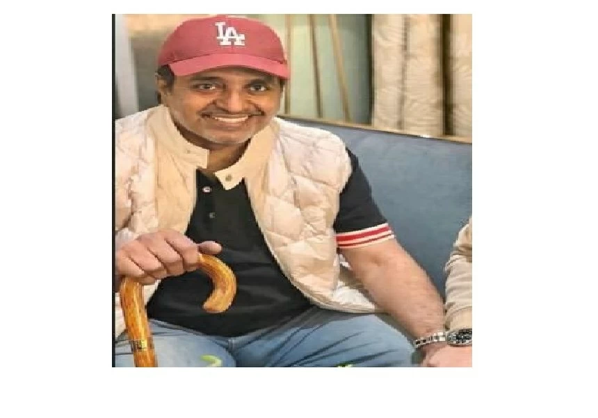 راشد الماجد بالعكاز.. صورة مفبركة أم وضع صحي حرج؟.. عكاظ تكشف التفاصيل راشد الماجد بالعكاز.. صورة مفبركة أم وضع صحي حرج؟.. عكاظ تكشف التفاصيل