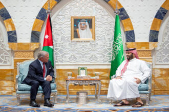 الملك وولي العهد السعودي يبحثان تداعيات التطورات الإقليمية على أمن المنطقة والعالم