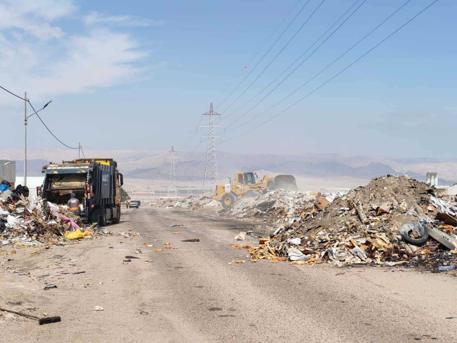 حملات ميدانية للحد من الإلقاء العشوائي للنفايات في العقبة ضمن الخطة الوطنية 2026