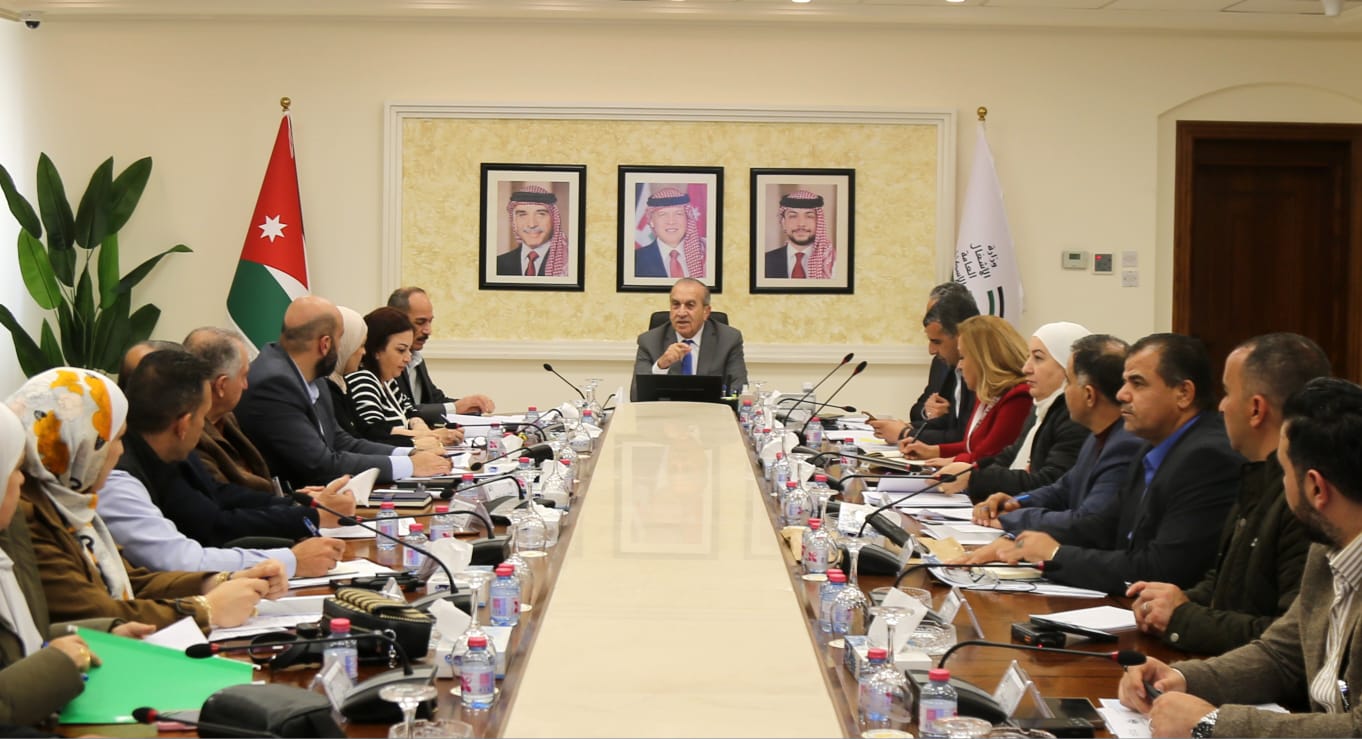 وزير الأشغال يشدد على تعزيز كفاءة الأداء الميداني وزير الأشغال يشدد على تعزيز كفاءة الأداء الميداني