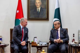 الملك يبحث هاتفيا مع رئيس الوزراء الباكستاني تداعيات الأوضاع الخطيرة في المنطقة