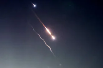 “إدارة الأزمات”: الرشقات الصاروخية في التصعيد الحالي أعنف من حرب الـ12 يوما