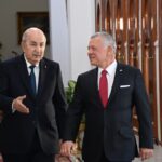 الملك في اتصال مع تبون: الاعتداءات الإيرانية تمثل خرقا للقوانين والمواثيق الدولية