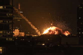 انفجارات في سماء القدس بعد رصد صواريخ أطلقت من إيران​ 