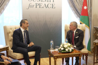 الملك: ضرورة تنسيق جهد دولي فاعل يجنب الإقليم تداعيات التأزيم الحالي