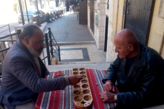 “المنقلة” من أقدم الألعاب الشعبية في السلط