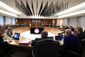 الحكومة تسدد متأخرات مستحقة لصالح مستودعات شركات الأدوية على وزارة الصحة بقيمة 70 مليون دينار